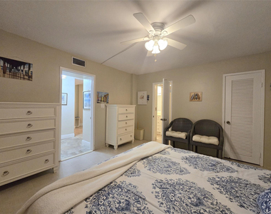 1161 Hillsboro Mile - Photo Thumbnail 43