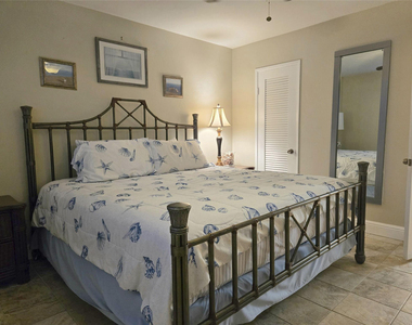 1161 Hillsboro Mile - Photo Thumbnail 17