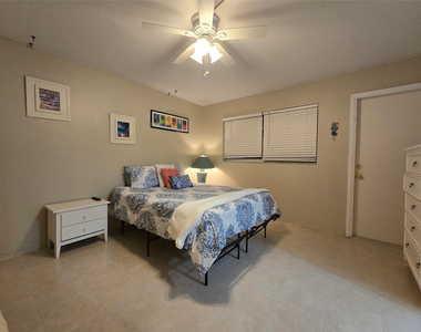 1161 Hillsboro Mile - Photo Thumbnail 40