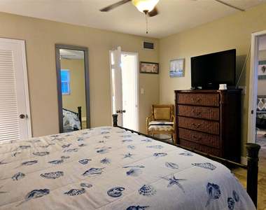 1161 Hillsboro Mile - Photo Thumbnail 18