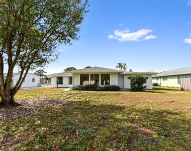 571 Se Anchor Lane - Photo Thumbnail 24