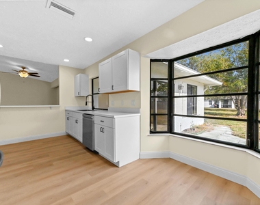 571 Se Anchor Lane - Photo Thumbnail 8