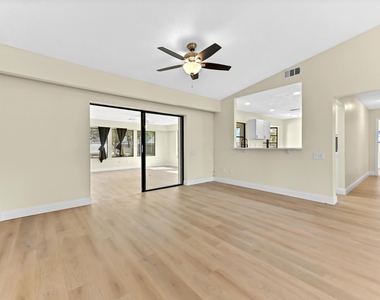 571 Se Anchor Lane - Photo Thumbnail 3
