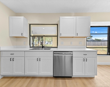 571 Se Anchor Lane - Photo Thumbnail 7