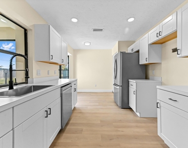 571 Se Anchor Lane - Photo Thumbnail 5