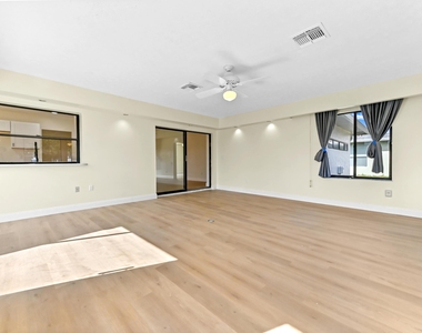 571 Se Anchor Lane - Photo Thumbnail 12