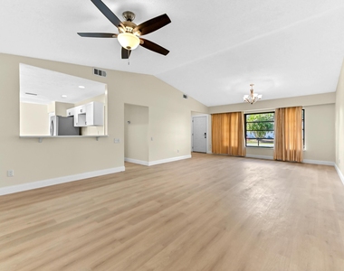 571 Se Anchor Lane - Photo Thumbnail 4