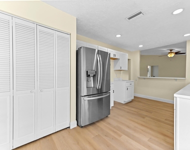 571 Se Anchor Lane - Photo Thumbnail 6
