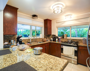 216 32nd Street - Photo Thumbnail 6