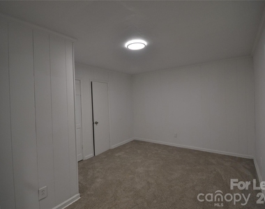 1212 Essex Avenue - Photo Thumbnail 7