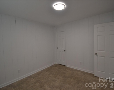 1212 Essex Avenue - Photo Thumbnail 15