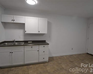 1212 Essex Avenue - Photo Thumbnail 6