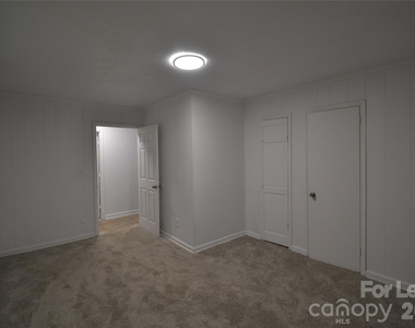 1212 Essex Avenue - Photo Thumbnail 8