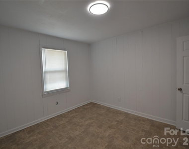 1212 Essex Avenue - Photo Thumbnail 12
