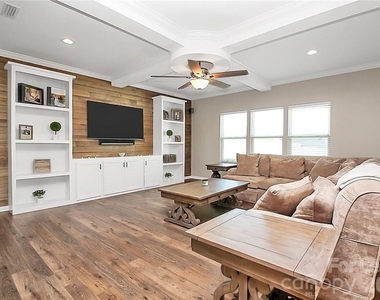 4925 Grace View Drive - Photo Thumbnail 11