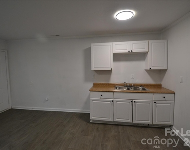 1212 Essex Avenue - Photo Thumbnail 4