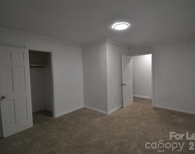 1212 Essex Avenue - Photo Thumbnail 9
