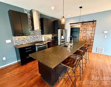 305 Mcninch Street - Photo Thumbnail 6