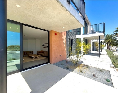 243 Seal Beach Blvd - Photo Thumbnail 4