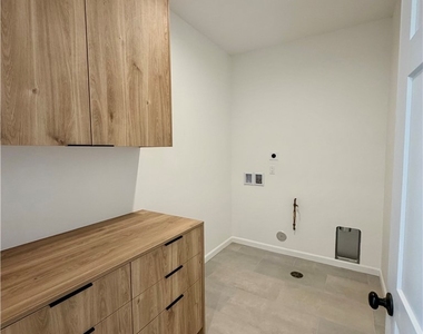 243 Seal Beach Blvd - Photo Thumbnail 9