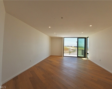 243 Seal Beach Blvd - Photo Thumbnail 24