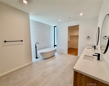 243 Seal Beach Blvd - Photo Thumbnail 7