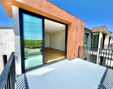 243 Seal Beach Blvd - Photo Thumbnail 6