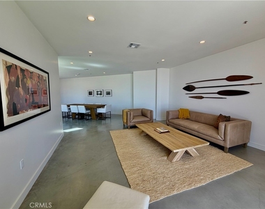 243 Seal Beach Blvd - Photo Thumbnail 3