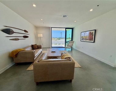 243 Seal Beach Blvd - Photo Thumbnail 19
