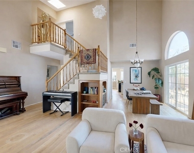 5637 Redwood - Photo Thumbnail 2