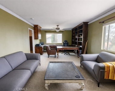 5637 Redwood - Photo Thumbnail 16