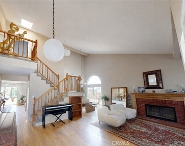 5637 Redwood - Photo Thumbnail 3