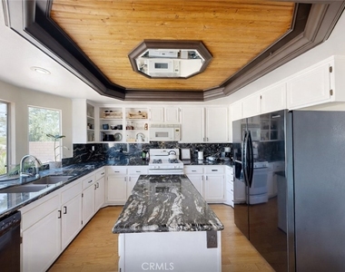 5637 Redwood - Photo Thumbnail 5