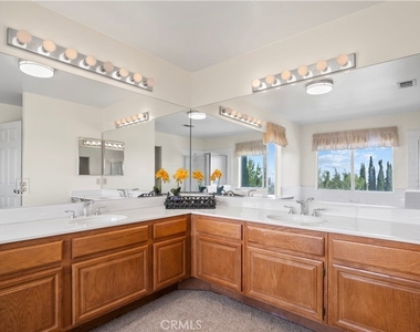 5637 Redwood - Photo Thumbnail 10