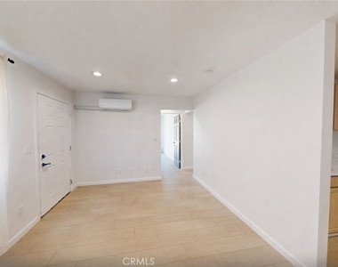 5637 Redwood - Photo Thumbnail 5