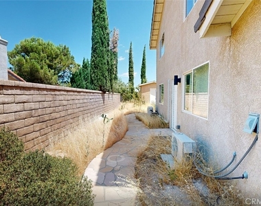 5637 Redwood - Photo Thumbnail 1