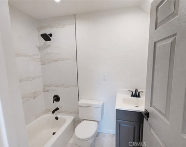 5637 Redwood - Photo Thumbnail 7