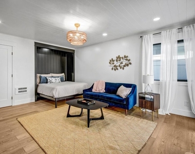 1083 Montauk Lane - Photo Thumbnail 5