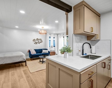1083 Montauk Lane - Photo Thumbnail 3