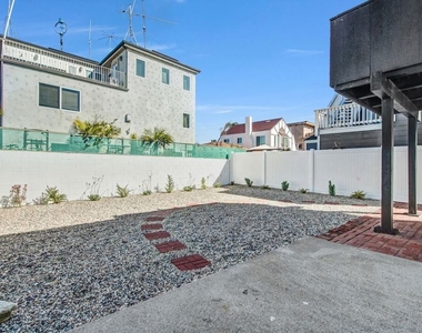 1083 Montauk Lane - Photo Thumbnail 9