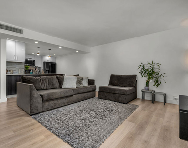 10535 Wilshire Boulevard - Photo Thumbnail 2
