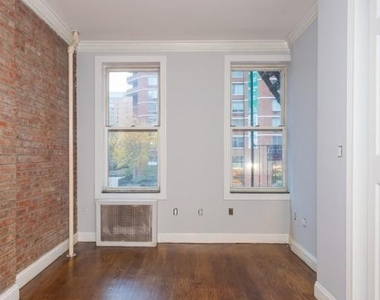 West 14th Street - Photo Thumbnail 3
