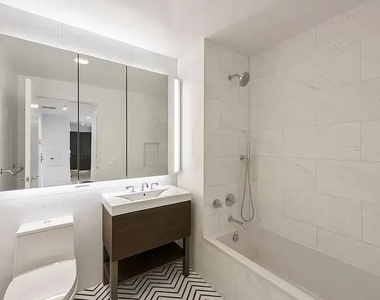 100 Avenue A - Photo Thumbnail 6
