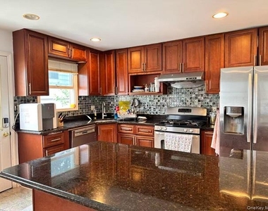 133 Railroad Avenue - Photo Thumbnail 2
