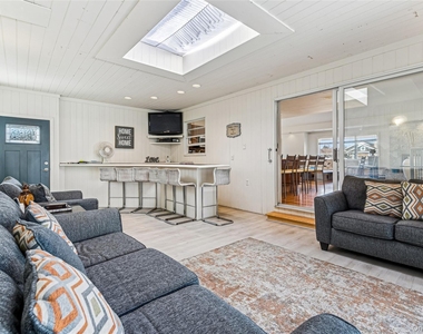 22 Meadow Lane - Photo Thumbnail 13