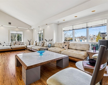 22 Meadow Lane - Photo Thumbnail 6