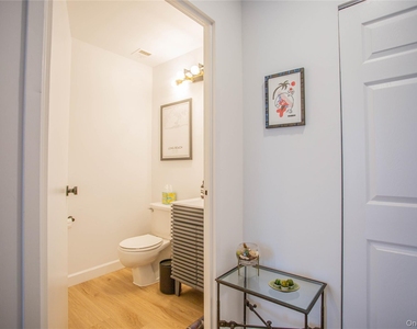 100 W Broadway - Photo Thumbnail 8
