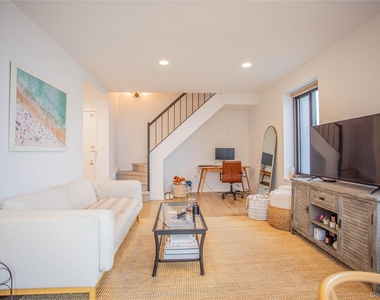 100 W Broadway - Photo Thumbnail 15