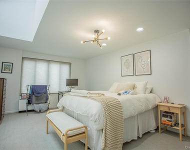 100 W Broadway - Photo Thumbnail 21