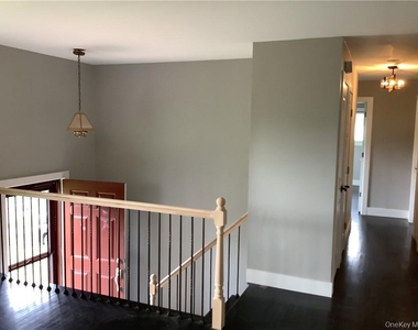 19 Mountainview Drive - Photo Thumbnail 3